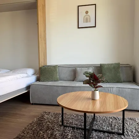 Daire Cozy With Free Parking Near The