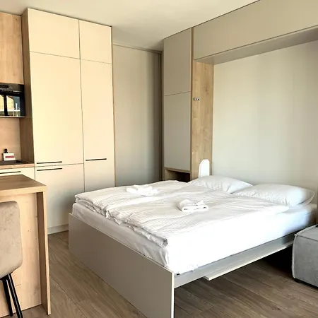 Daire Cozy With Free Parking Near The